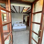 Galinicafe22-suites Bed and Breakfast