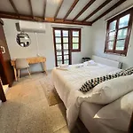 Galinicafe22-suites Bed and Breakfast 3*