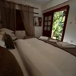 Galinicafe22-suites Bed and Breakfast Κακοπετριά