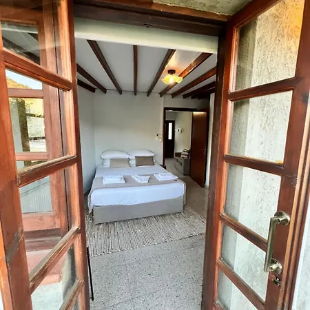 Galinicafe22-suites Bed & Breakfast