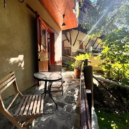 Bed & Breakfast Galinicafe22-suites Kakopetria