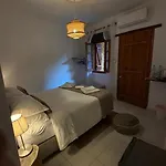 Bed & Breakfast Galinicafe22-suites 3*