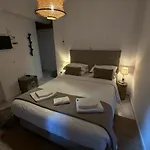 Galinicafe22-suites Bed & Breakfast 3*