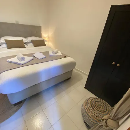 Galinicafe22-suites Bed & Breakfast *