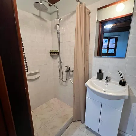 Galinicafe22-suites Bed & Breakfast *
