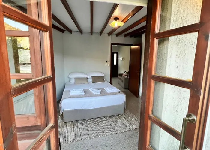 Galinicafe22-suites Bed and breakfast